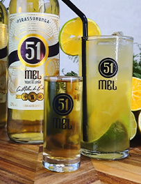 Drink de Três Limões com Cachaça 51 Mel