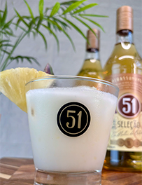 Drink de Abacaxi com Leite de Coco e Cachaça 51 Seleção