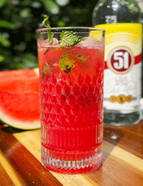 Drink melancia com hortelã e Cachaça 51